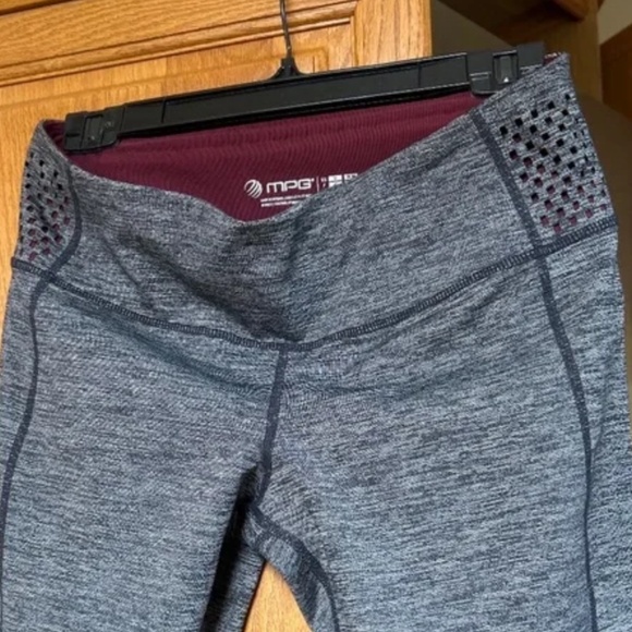 MPG … Mid rise Cropped leggings - Picture 1 of 8